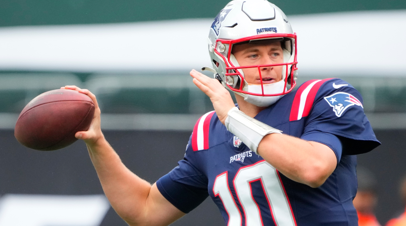 Sep 24, 2023; East Rutherford, New Jersey, USA; New England Patriots quarterback Mac Jones (10) throws pre game against the Jets at MetLife Stadium. Mandatory Credit: Robert Deutsch-USA TODAY Sports  